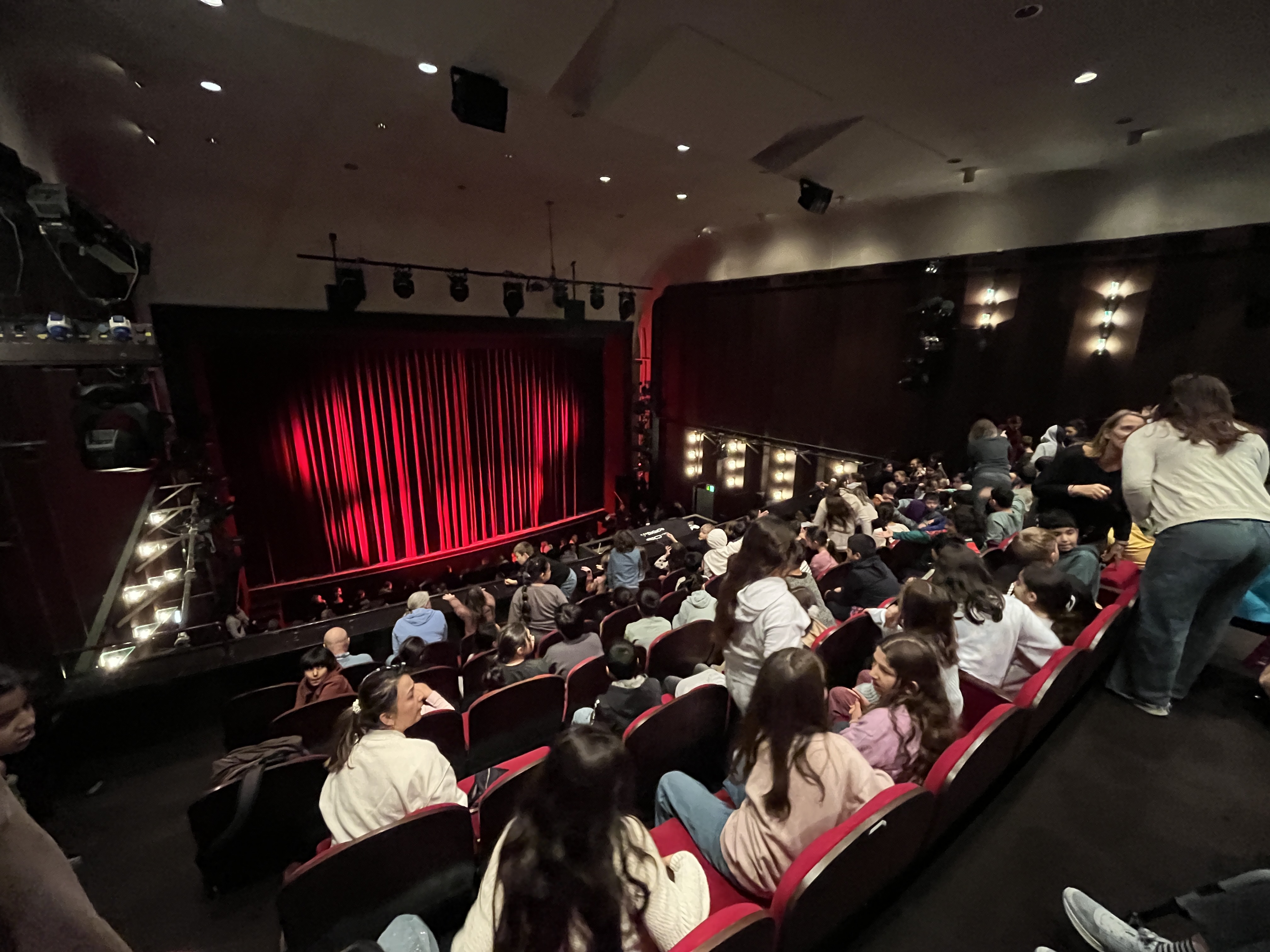 Theaterbesuch 2025